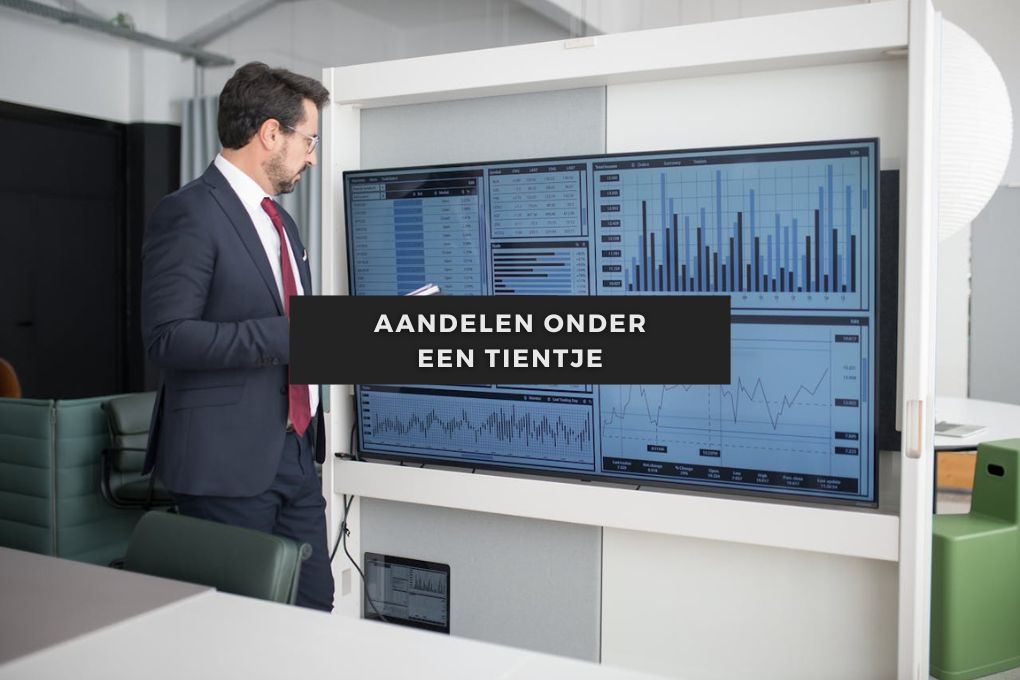 Aandelen onder een tientje: man onderzoek goedkope aandelen onder een tientje